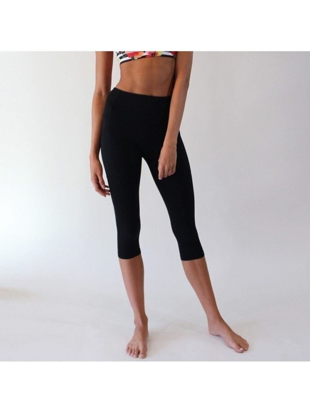 BAMBOO Mid Rise Solid Black Capris leggings One Size NWT